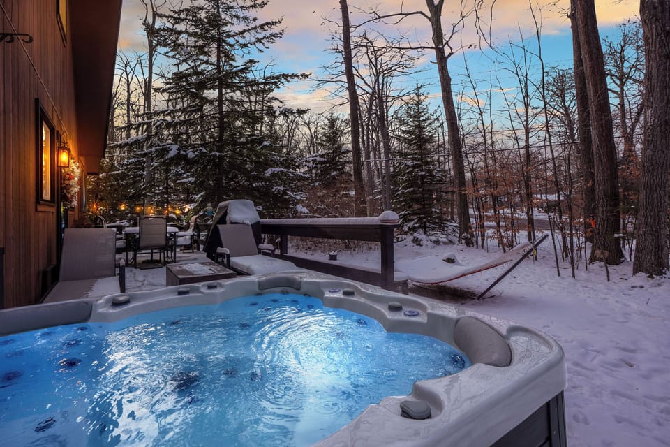 Deck | Hot Tub