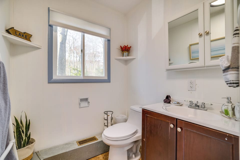 Full Bath | Hair Dryer | 2nd Floor