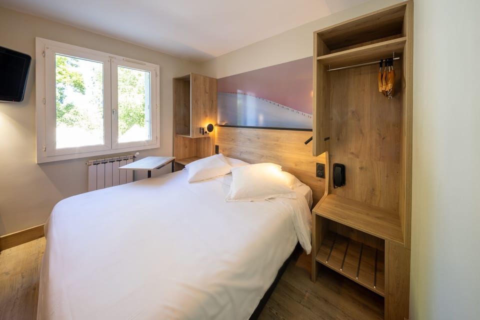 Standard Double Room | Desk, soundproofing, free WiFi, bed sheets