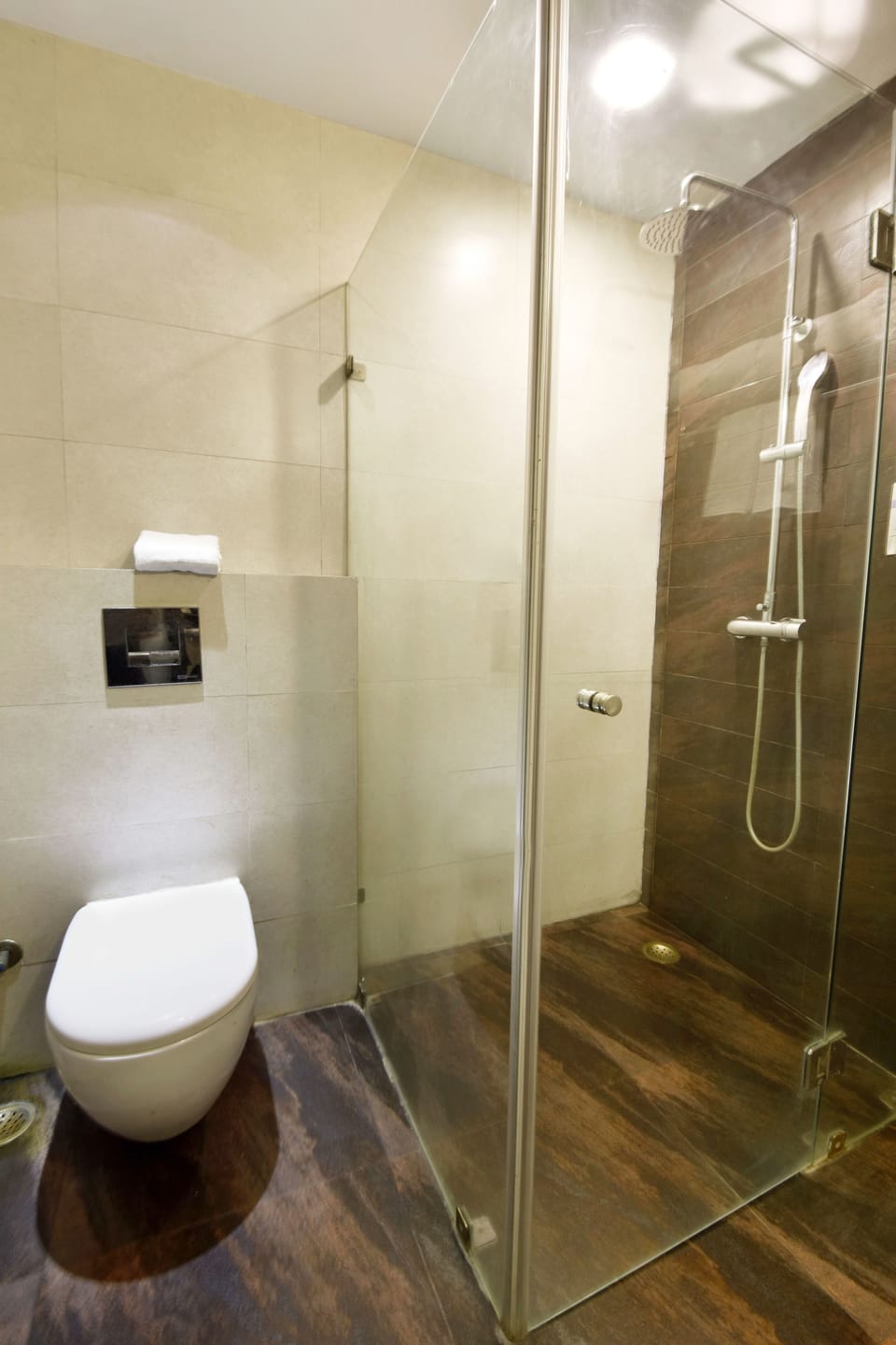 Superior Double Room, 1 King Bed | Bathroom | Shower, free toiletries, hair dryer, slippers