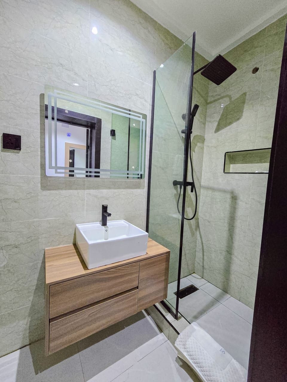 Executive Single Room | Bathroom | Shower, towels, soap, toilet paper