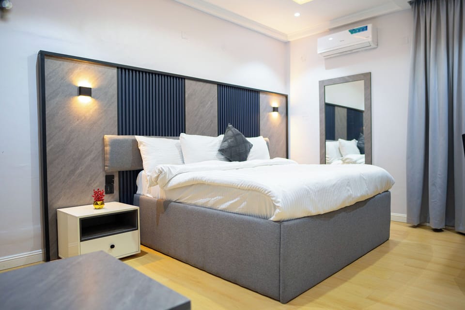 Deluxe Single Room, 1 King Bed, Non Smoking, Private Bathroom | Premium bedding, desk, laptop workspace, free WiFi
