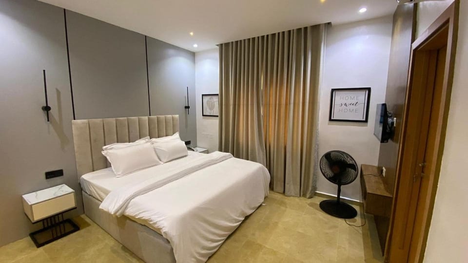 Family Room, Balcony, City View | Desk, laptop workspace, soundproofing, WiFi (free)