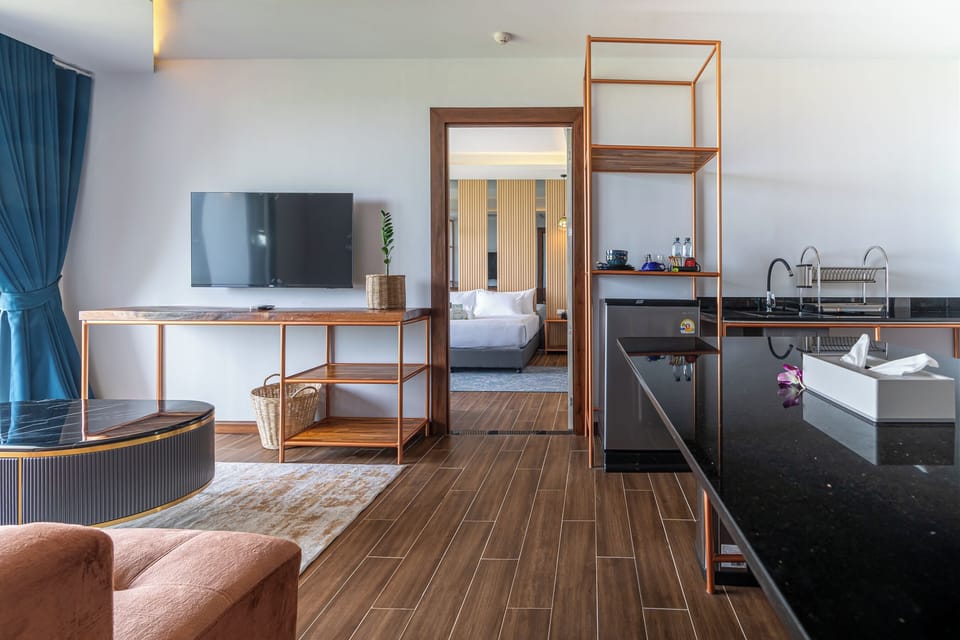 Premium Family Suite | In-room safe, desk, free WiFi, bed sheets