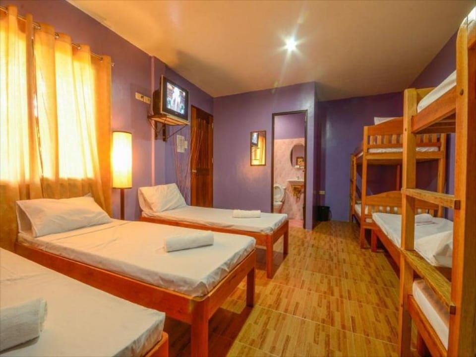 Standard Room, Multiple Beds | Desk, bed sheets