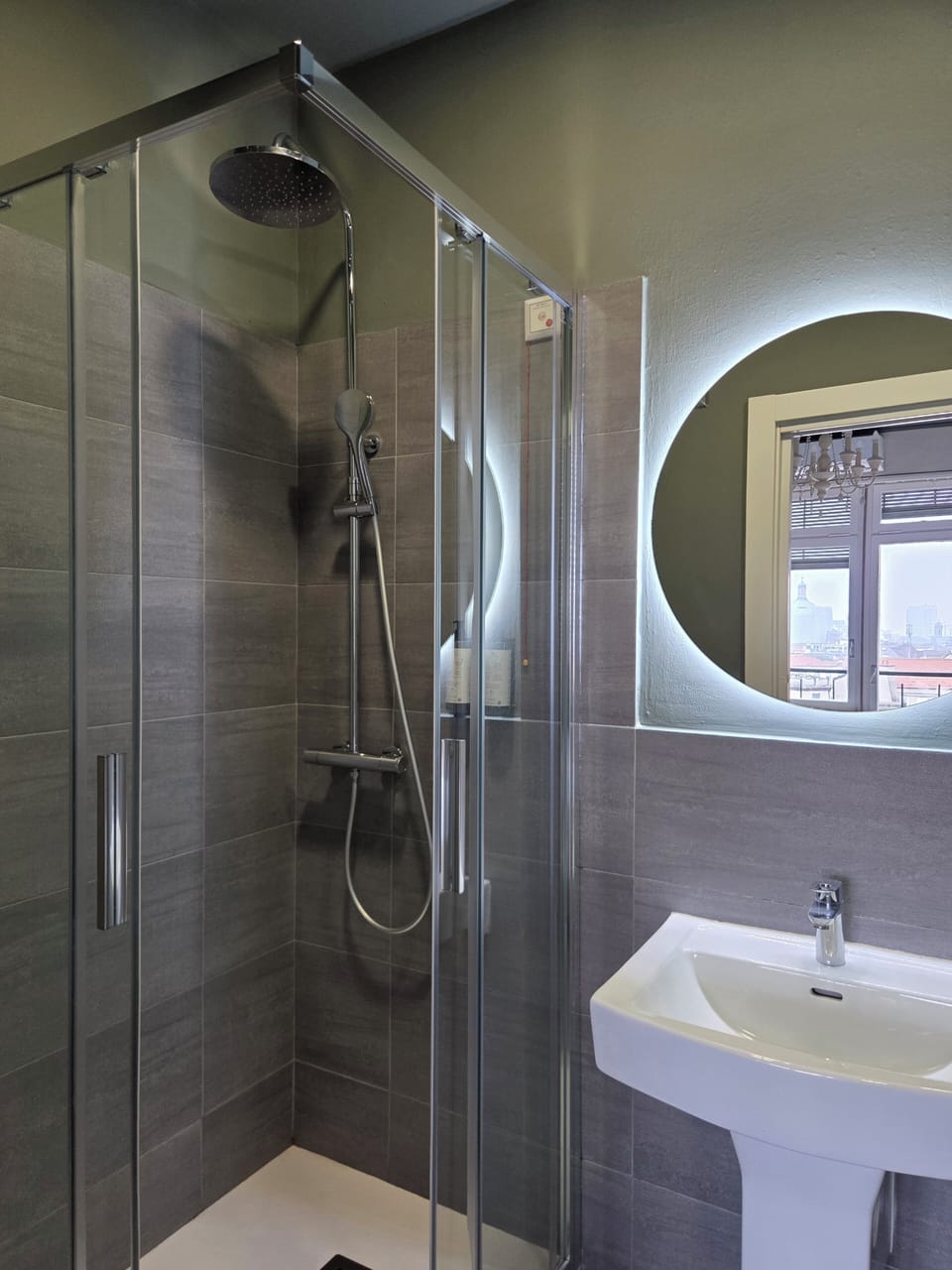 Double Room, Balcony, City View | Bathroom | Shower, free toiletries, hair dryer, bidet