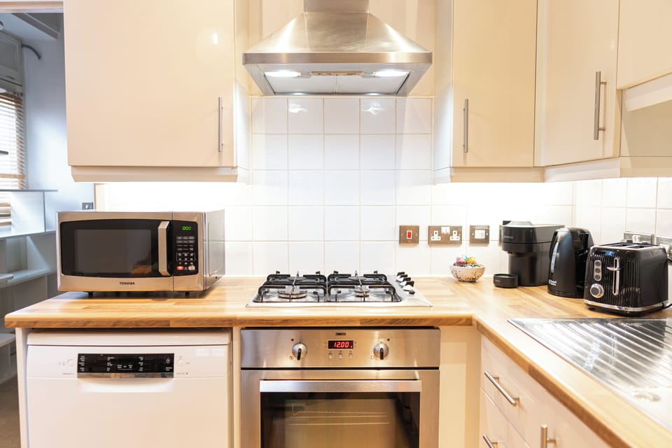 Classic House, Patio | Private kitchen | Electric kettle, toaster
