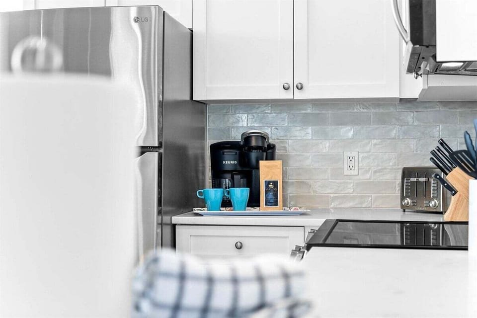 Caffeine lovers rejoice - brew yourself a cup of coffee in the Keurig machine and use the Starbucks pods provided by us!!