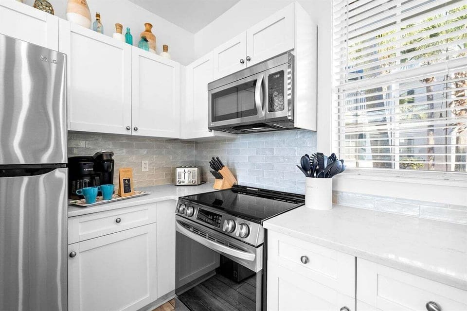 Wether you're a "Lean Cusine" or lean mean cooking machine - this kitchen will work for you