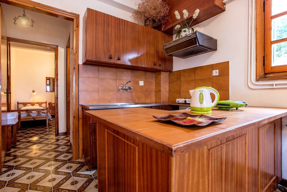 Apartment | Private kitchenette | Fridge