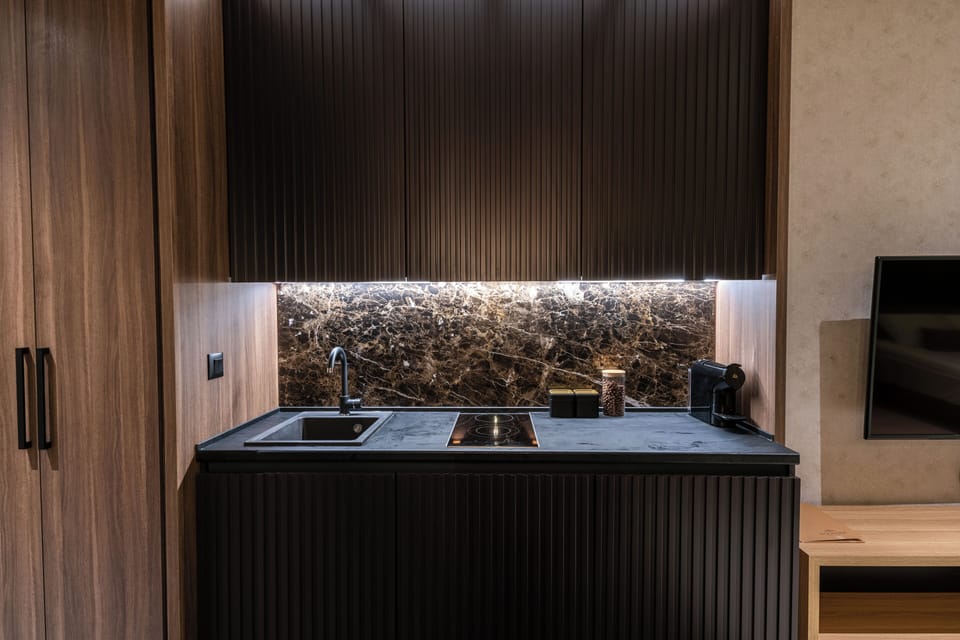Luxury Apartment, Mountain View | Private kitchen | Electric kettle, toaster