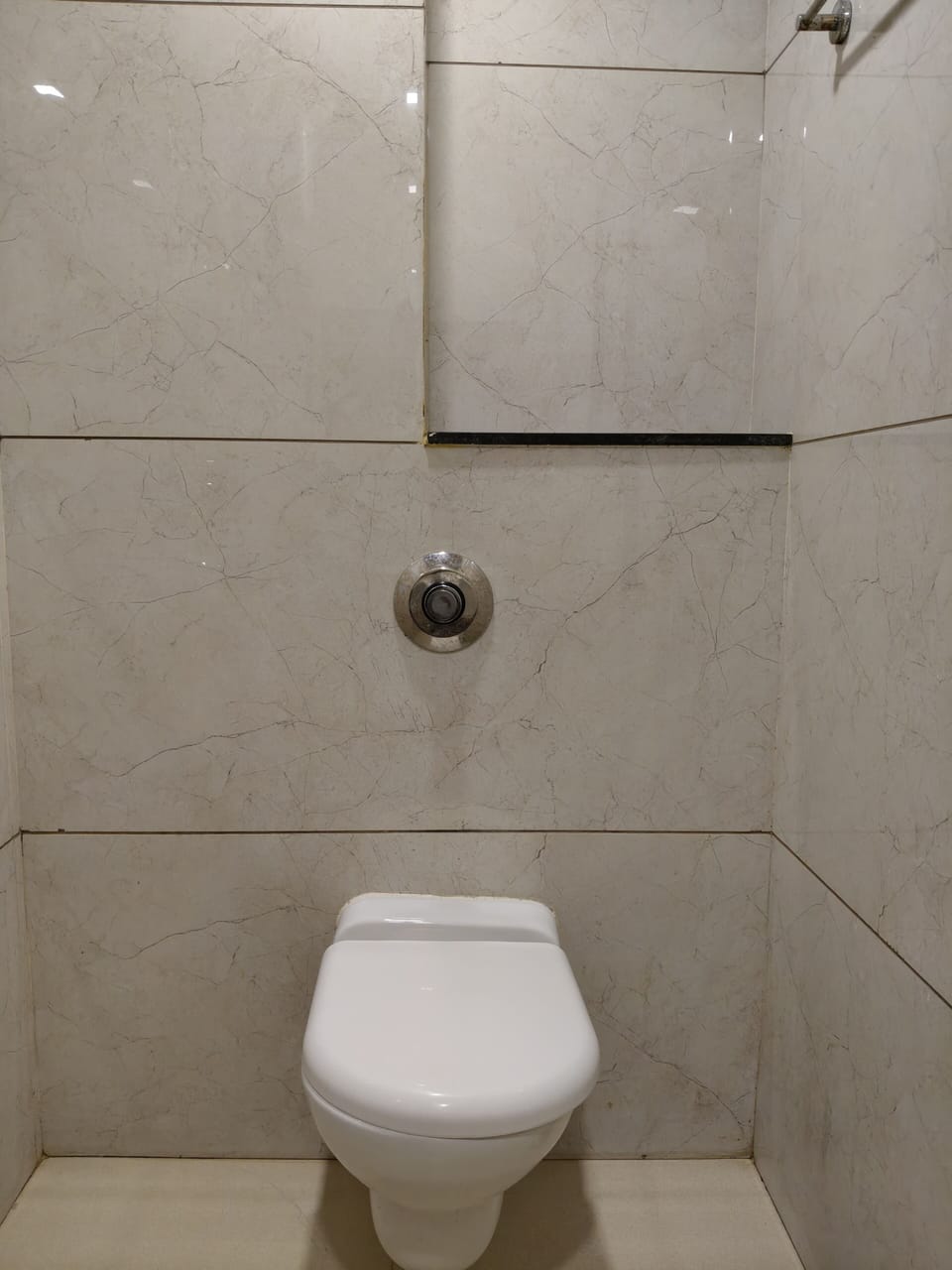 Deluxe Double or Twin Room, City View | Bathroom | Shower, towels, soap, shampoo