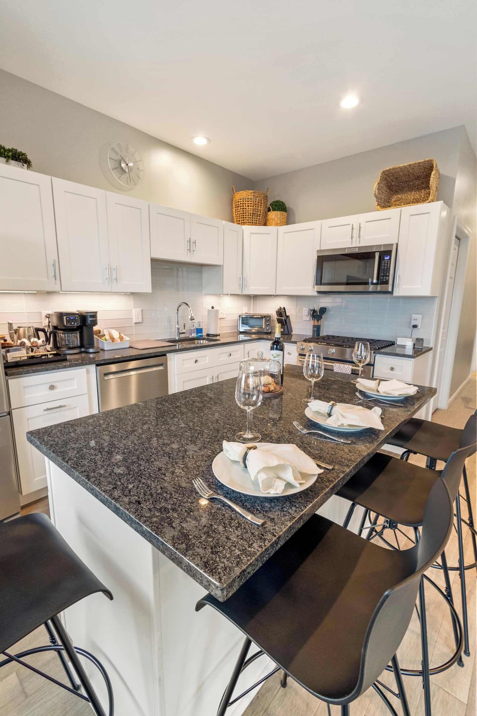Kitchen island for 4