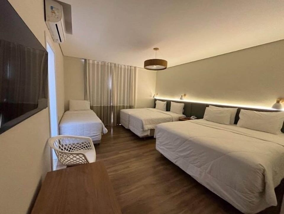 Suite Familia | In-room safe, laptop workspace, free WiFi