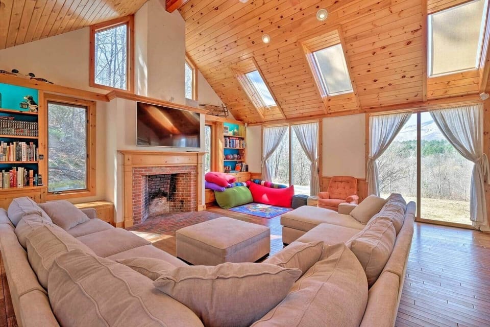 Sun filled living room with vaulted ceiling and great view of Mt Equinox. Bean bags, TV, books, games. Large sectional sofa that can accommodate large group. Floor heating and AC. There is a shower and sink which can be used by guests in bedroom 3.
