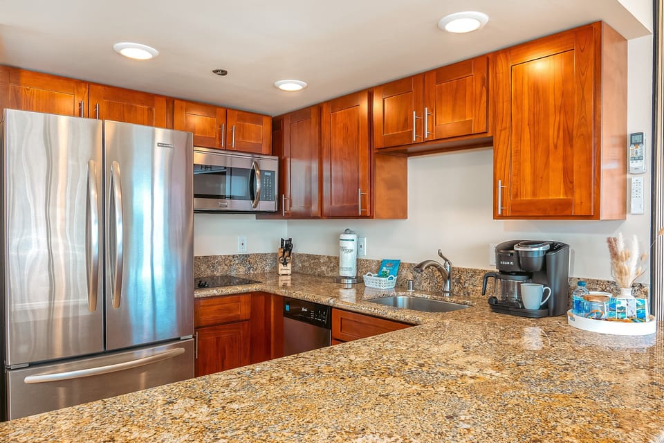 Family Apartment, 2 Bedrooms, Balcony, Ocean View (2 Bedrooms) | Private kitchen | Coffee/tea maker, fridge, microwave, oven