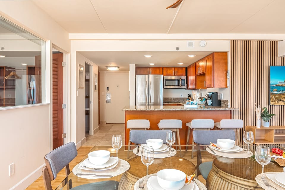 Family Apartment, 2 Bedrooms, Balcony, Ocean View (2 Bedrooms) | In-room dining