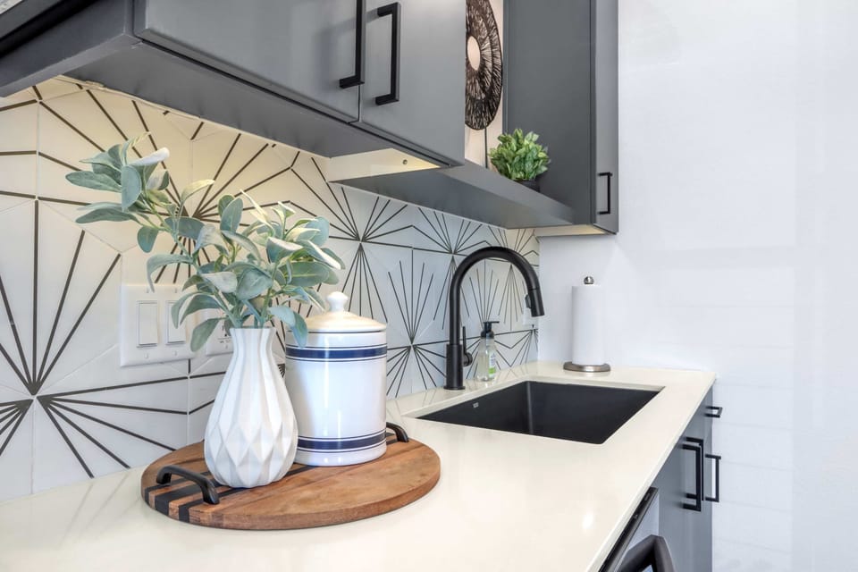 The sophisticated kitchen offers ample space & every home comfort