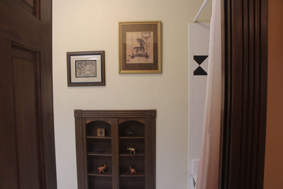 Luxury Room | Bathroom | Free toiletries, towels, soap, shampoo