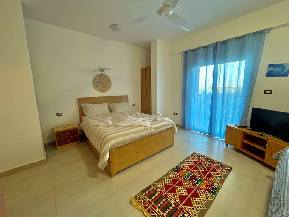 Deluxe Double or Twin Room with City View | Egyptian cotton sheets, premium bedding, down comforters, pillowtop beds