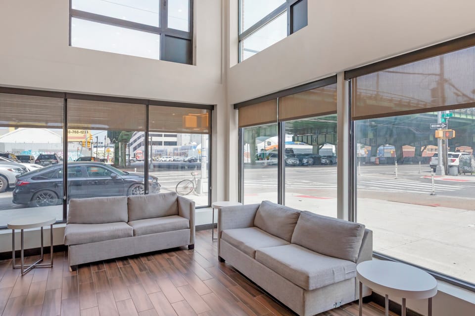 Lobby lounge