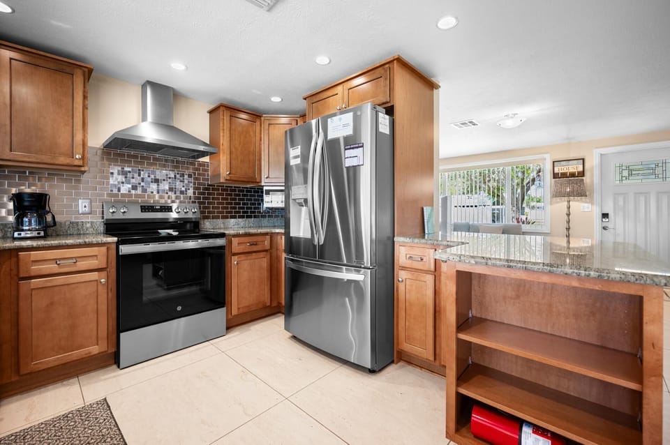 Waterfront 3BR – Pool, Dock, Kayaks & Beach (3239)