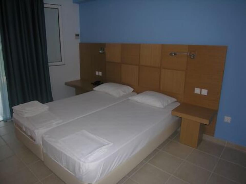 In-room safe, free WiFi, bed sheets