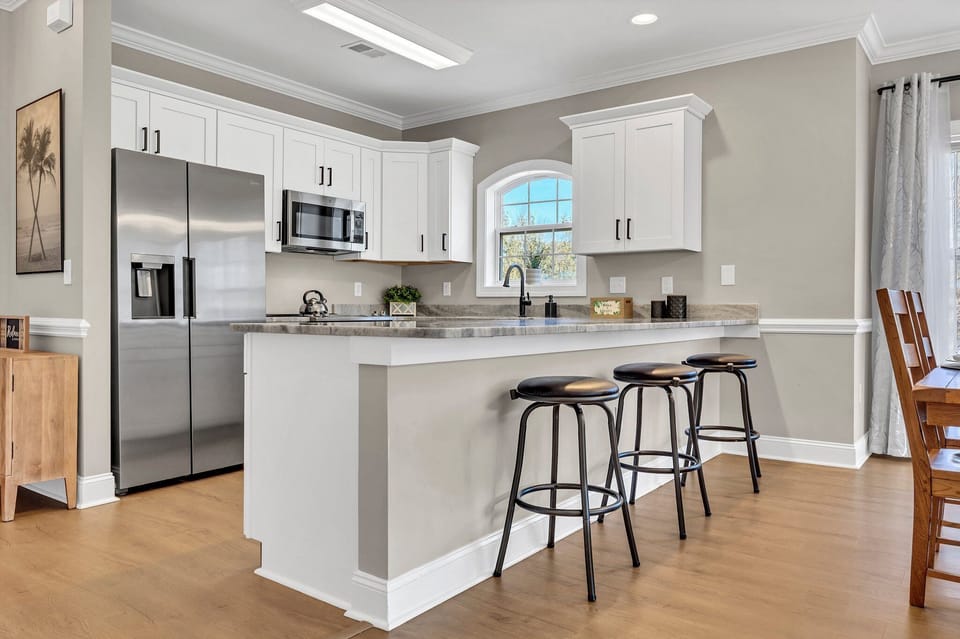 Three additional barstools are available at the breakfast bar.