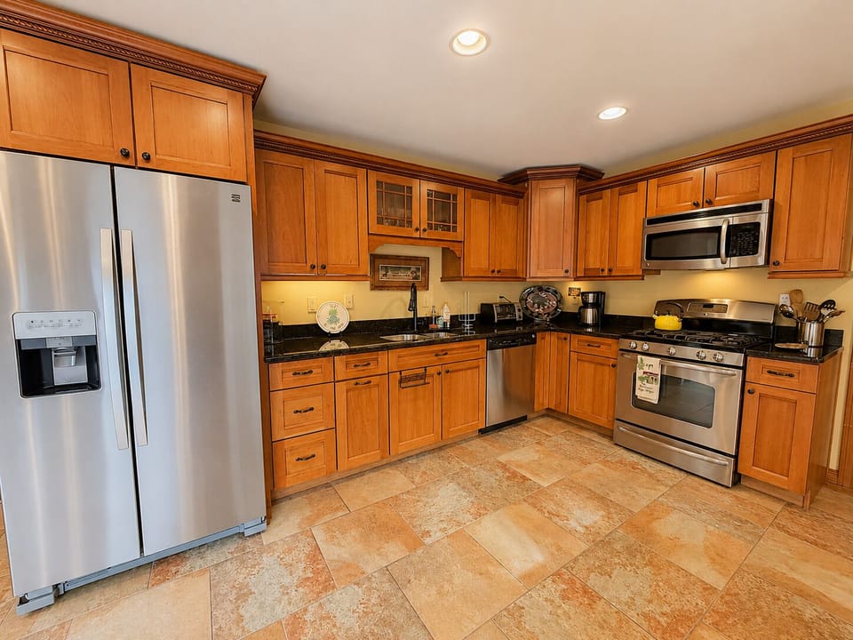 Fully Stocked Kitchen