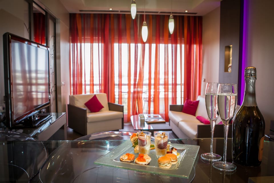 Suite, 1 King Bed | Premium bedding, minibar, in-room safe, desk