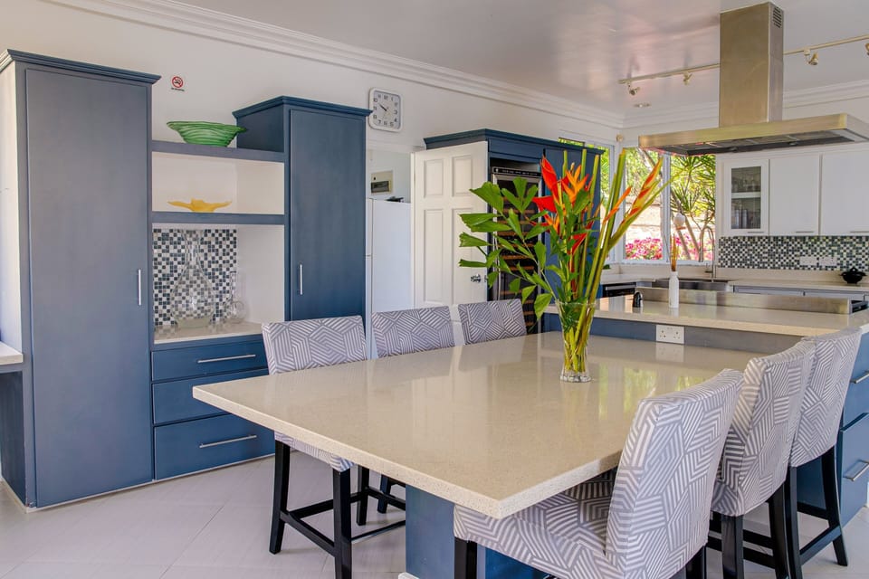 Villa, 4 Bedrooms | Dining