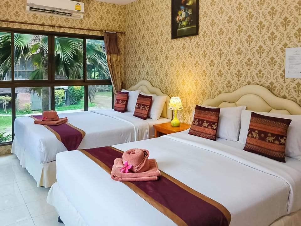 Quadruple Room with Terrace | Desk, free WiFi, bed sheets