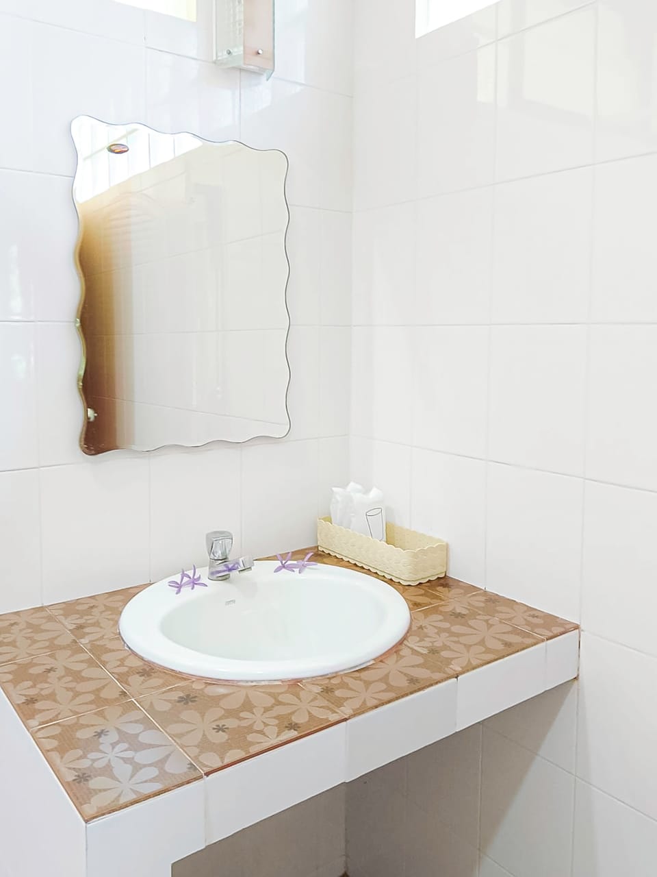 Standard Double Room | Bathroom | Hair dryer, towels, soap, shampoo