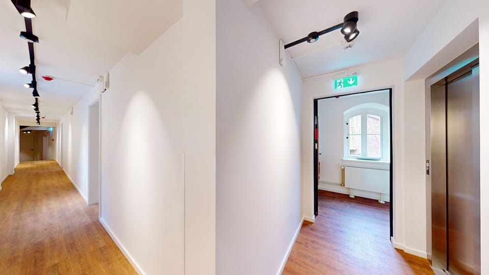 Stylishly designed hallway in the N°8A Boardinghouse - with barrier-free access to the 1st floor