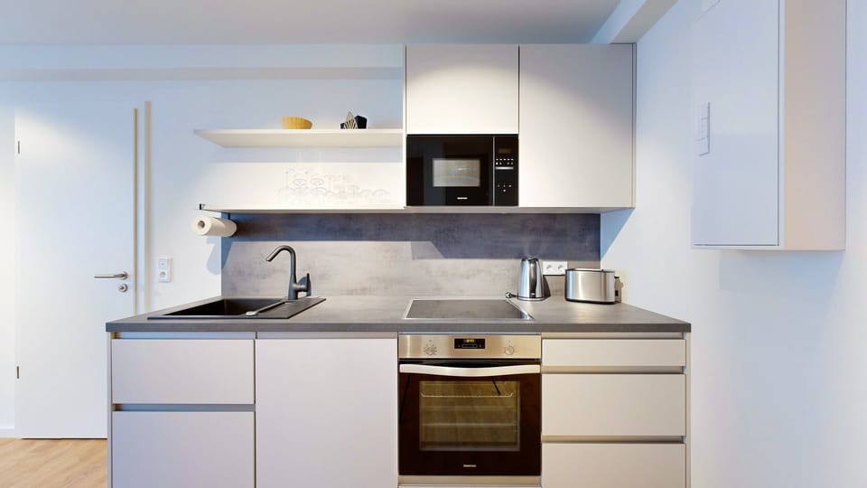 Fully equipped kitchenette in the N°8A Boardinghouse Lüneburg (3)