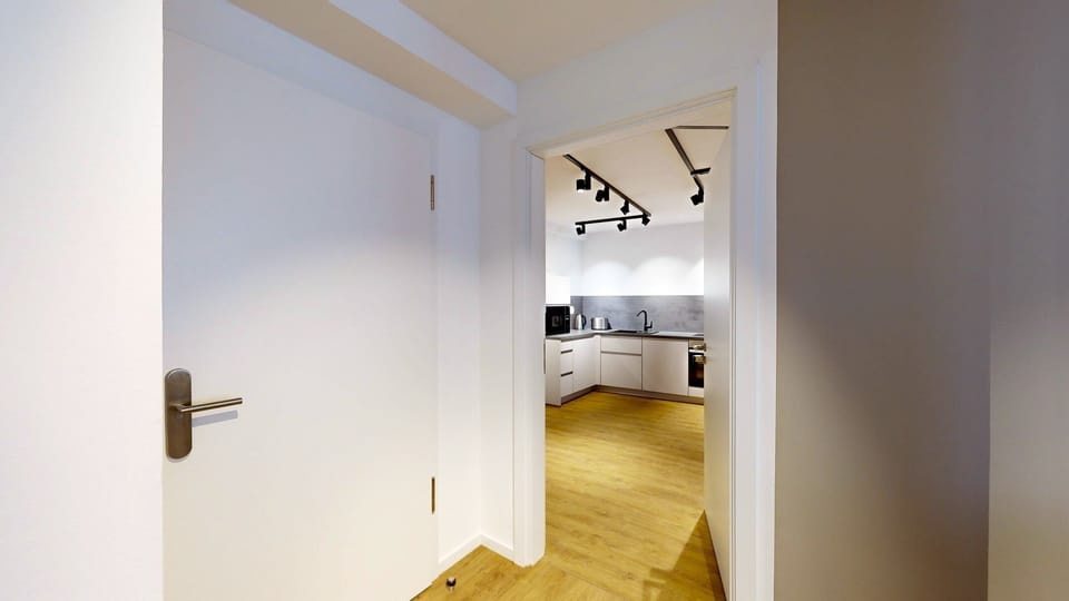 Connecting door to Apartment 5 - combine both to have a spatious residence in the city center 