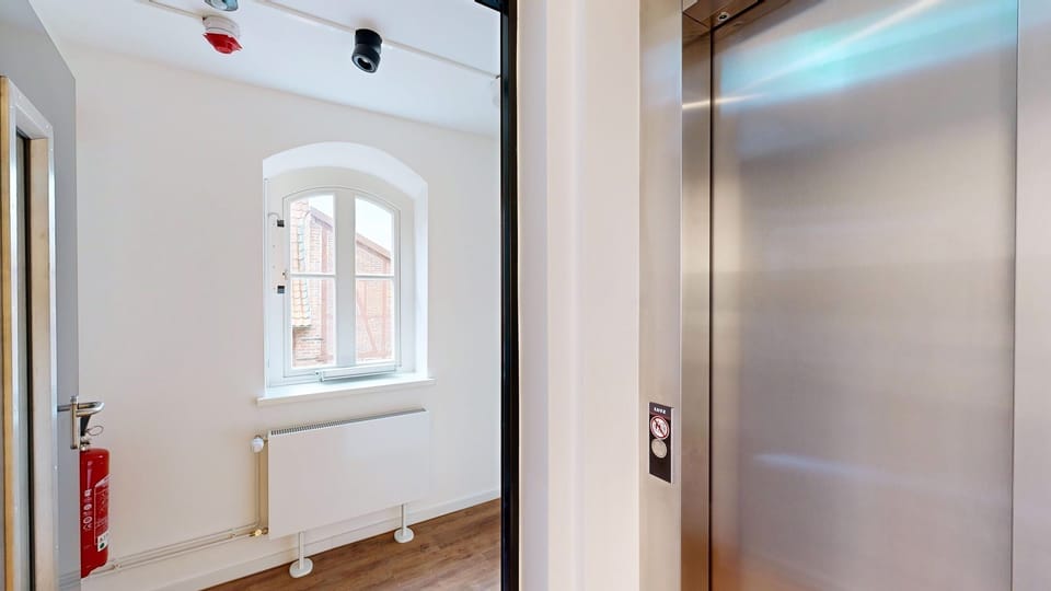 Stylishly designed hallway in the N°8A Boardinghouse - with barrier-free access to the 1st floor (1)