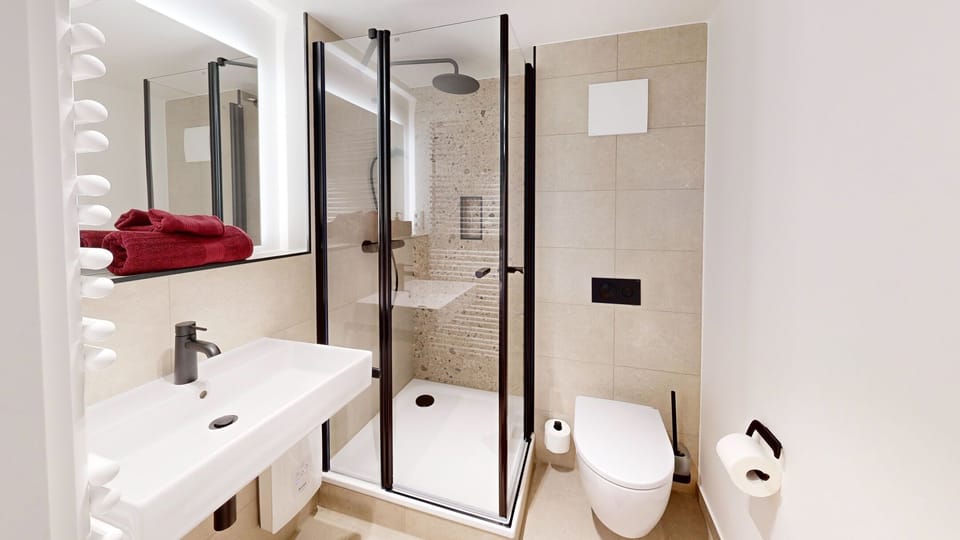 Stylishly designed hallway in the N°8A Boardinghouse - with barrier-free access to the 1st floor (1)