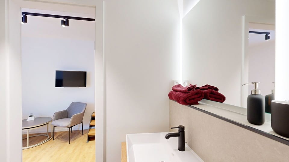 Modern and high-quality furnishings in the N°8A Boardinghouse Lüneburg (2)