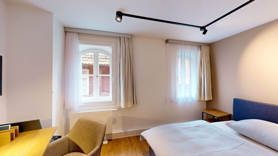 Stylishly designed hallway in the N°8A Boardinghouse - with access to the 2nd floor via the elevator
