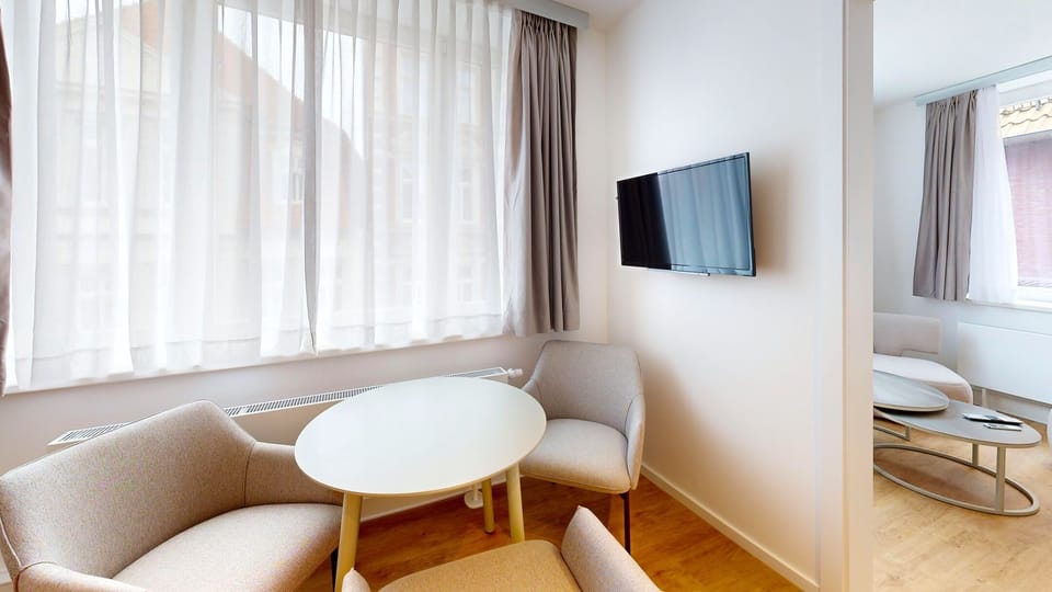 Modern and high-quality furnishings in the N°8A Boardinghouse Lüneburg (2)