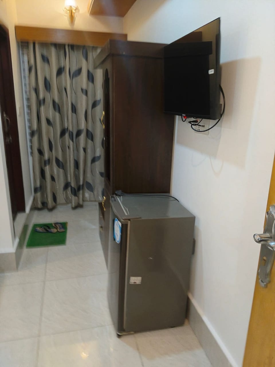 Premium Double Room | In-room safe, desk, WiFi (free)