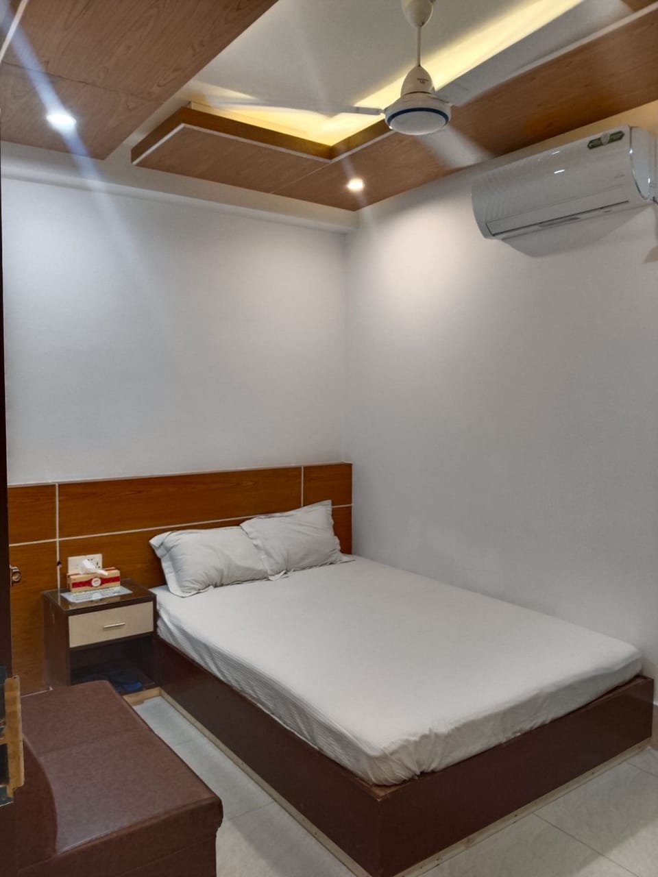 Luxury Double Room | In-room safe, desk, WiFi (free)