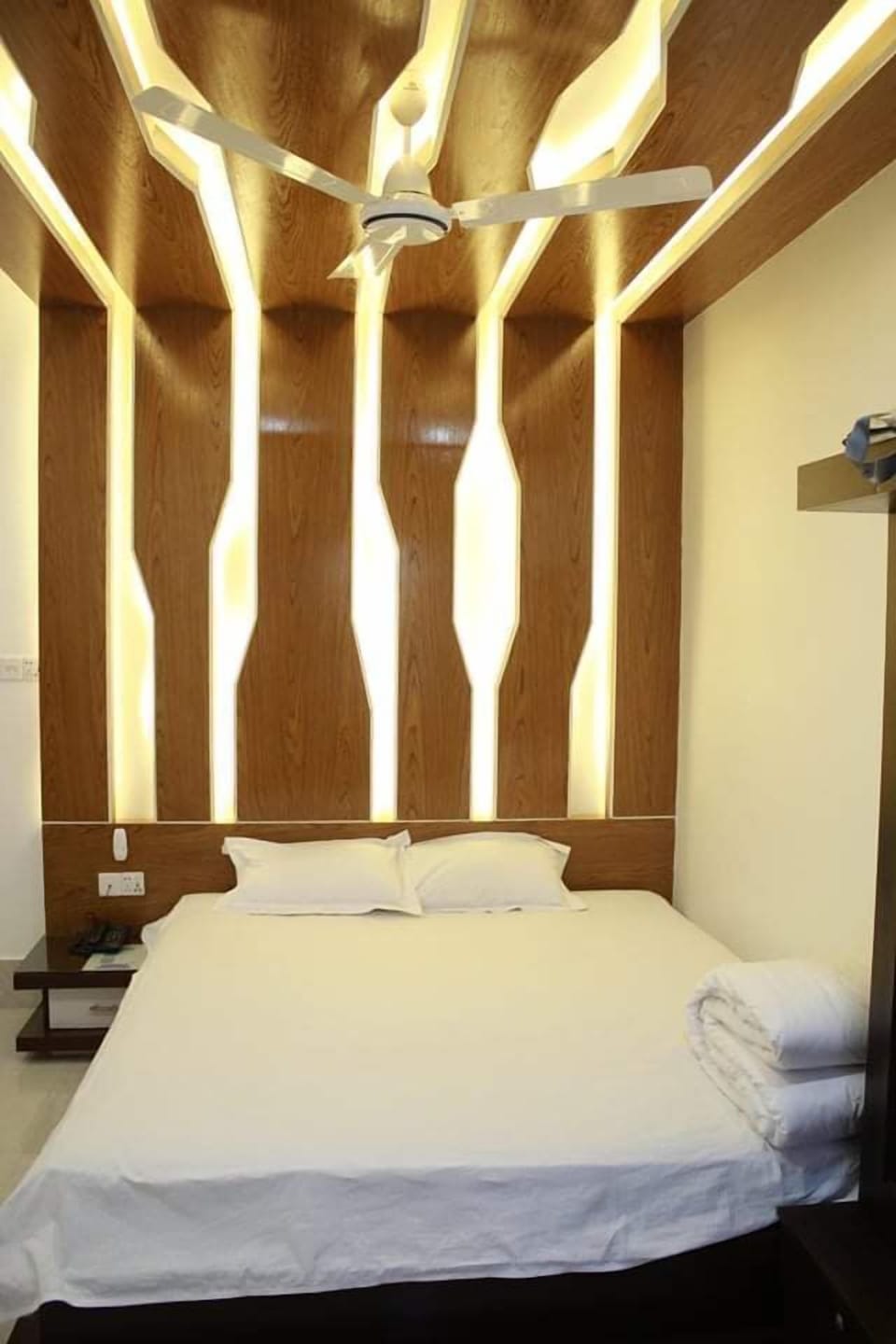 Premium Double Room | In-room safe, desk, WiFi (free)