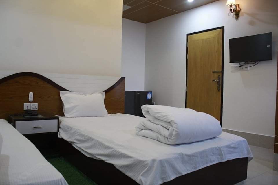 Deluxe Double Room | In-room safe, desk, WiFi (free)