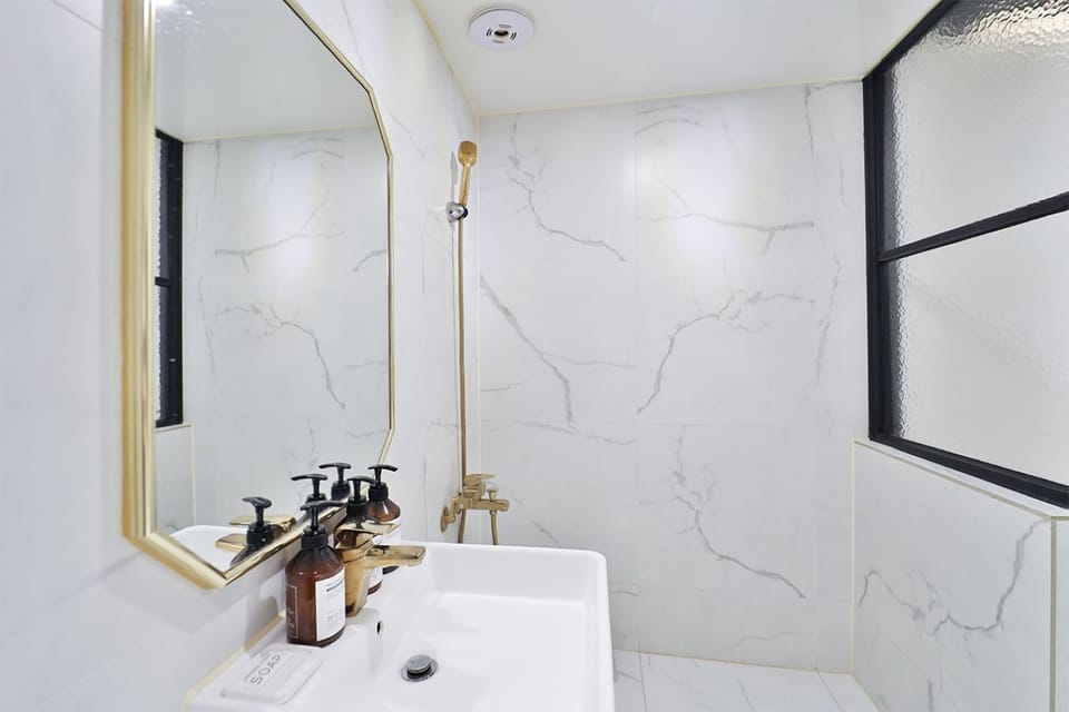 Shower, hair dryer, bathrobes, slippers