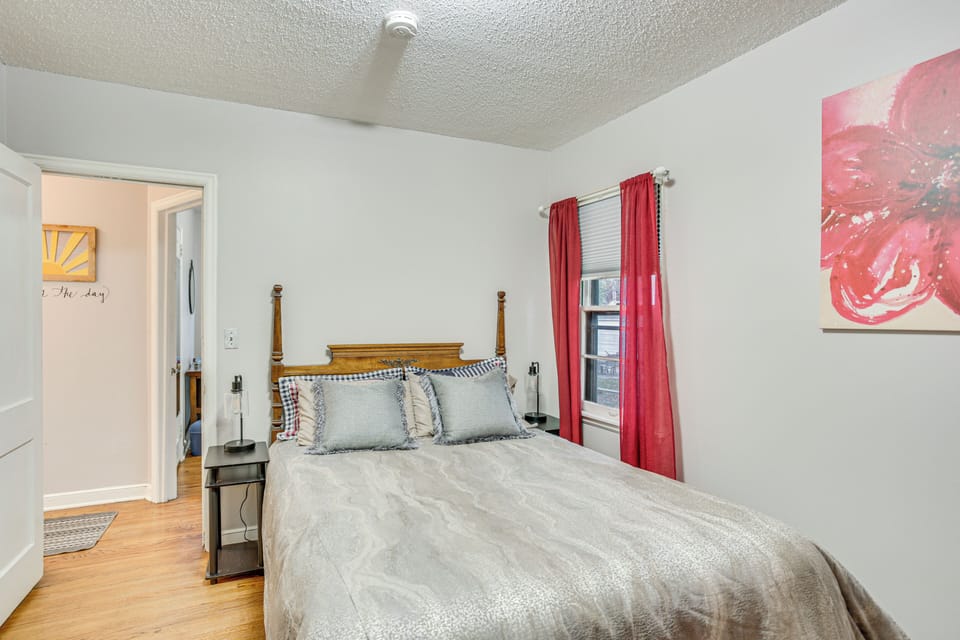 Bedroom 1 | Main Level | Queen Bed | Linens Provided