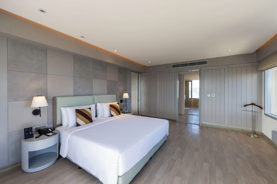 Presidential Suite, 1 King Bed, Mountain View (Private Balconies) | Minibar, in-room safe, iron/ironing board, free cribs/infant beds