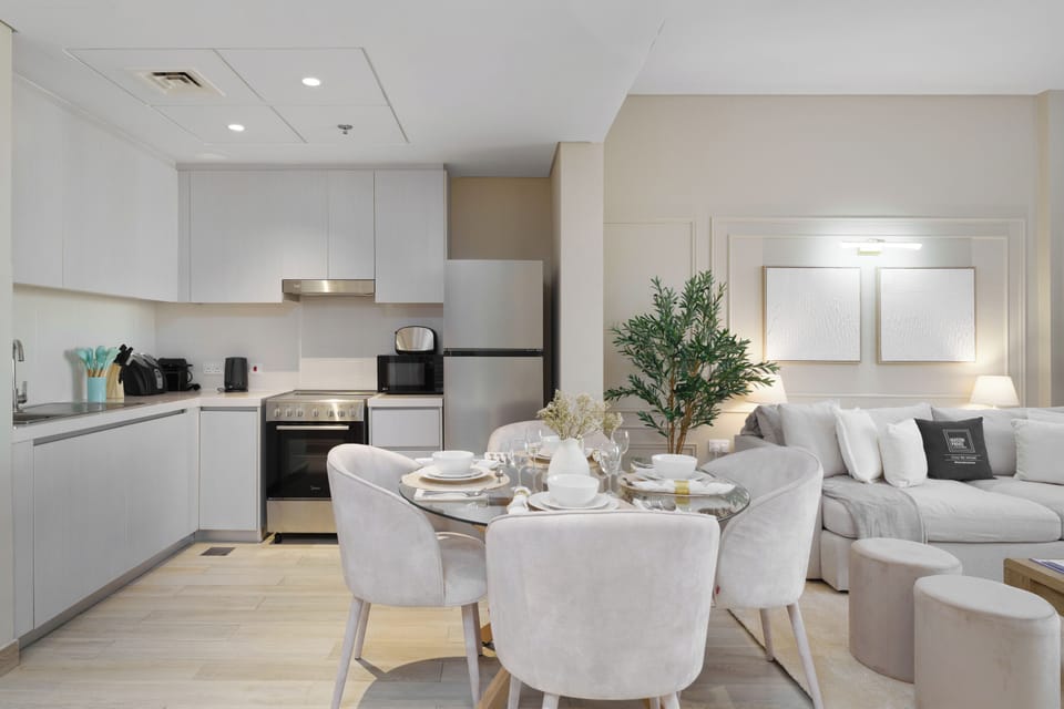Deluxe Apartment, 1 Bedroom, Balcony, Canal View | Private kitchen | Fridge, microwave, oven, toaster