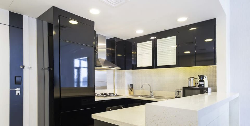 Apartment, Balcony, Canal View | Private kitchen | Electric kettle, toaster
